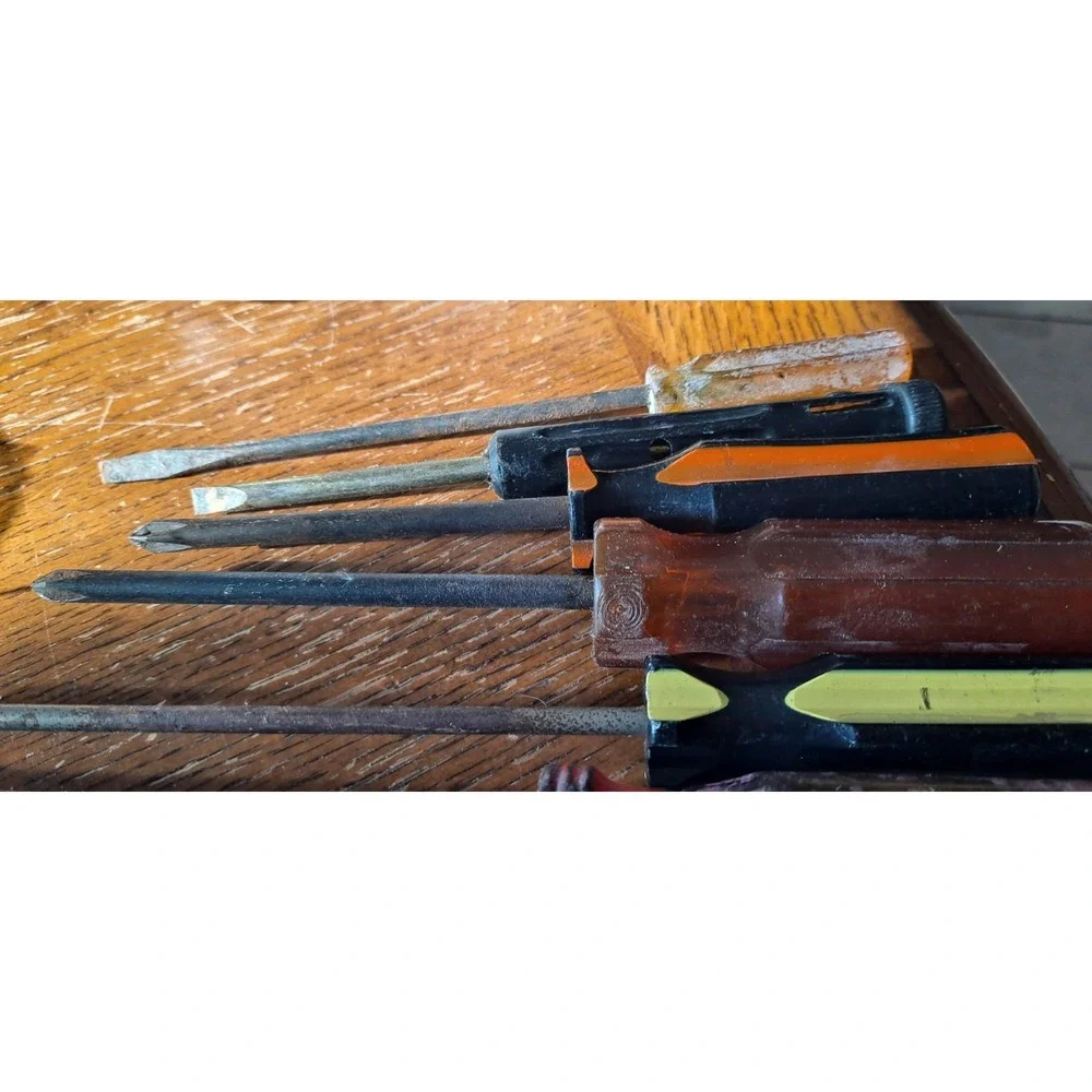 12 Vintage Screwdrivers‎
